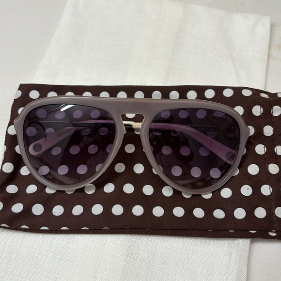 HENRI BENDEL RARE RETIREDgray sunglasses. - Picture 9 of 11